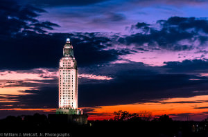 800px-Louisiana_State_Capitol_2012-300x198